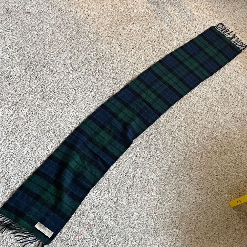 Koch carton Of Scotland Plaid Lambswool Green and Blue Fringe Scarf - Picture 7 of 7